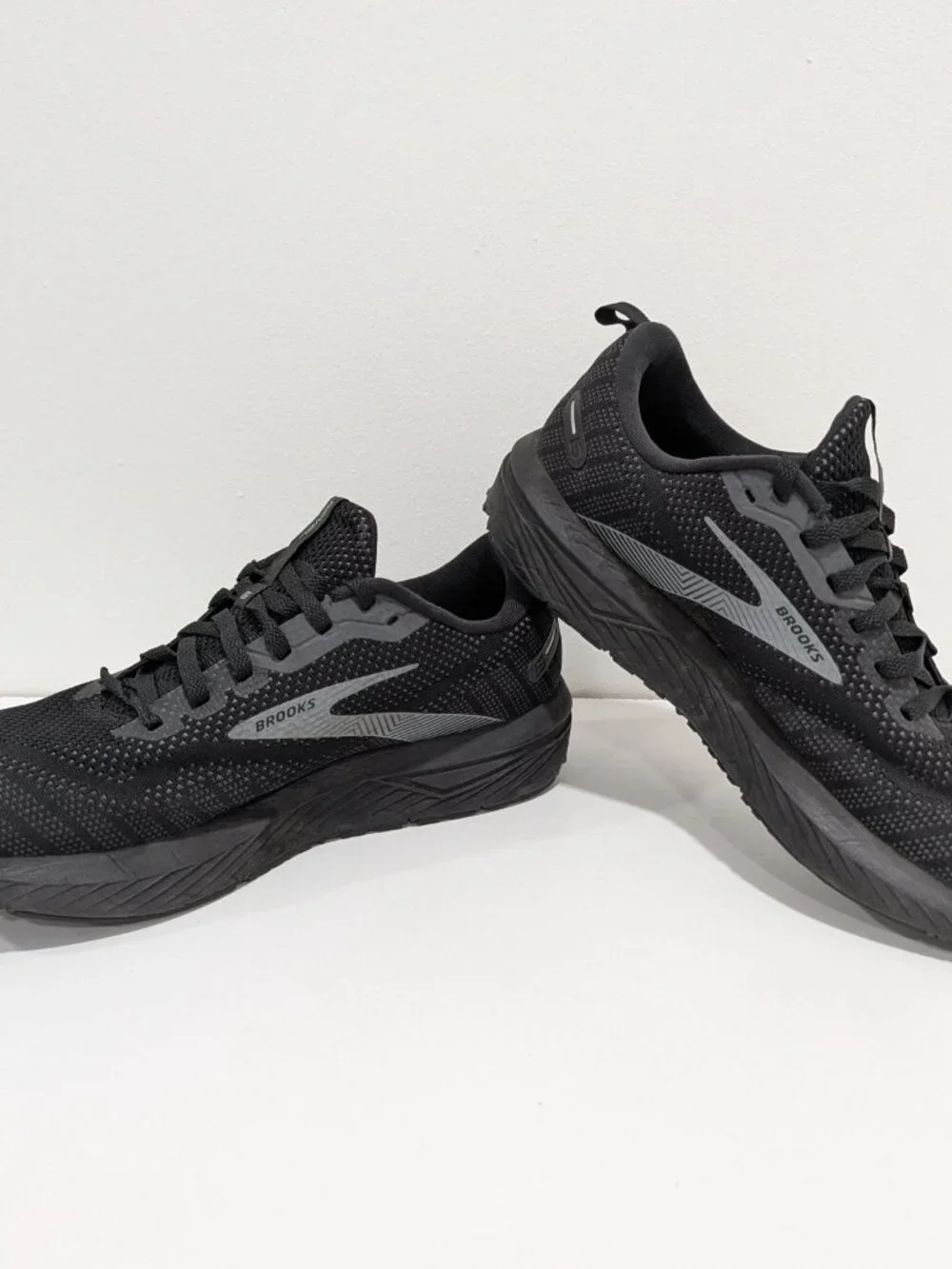Brooks Revel 6 Men’s Size 12 Running Shoes Black/Grey 1103981D072 Sneakers